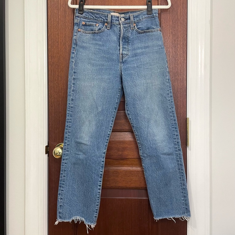 Levi’s Wedgie Straight Raw Hem Jeans - Light Wash
